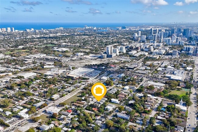 Building Photo - 1139 NE 3rd Ave