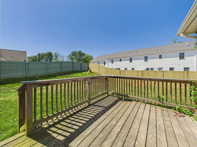 Building Photo - Bright & Spacious 4-Bedroom Home Located i...