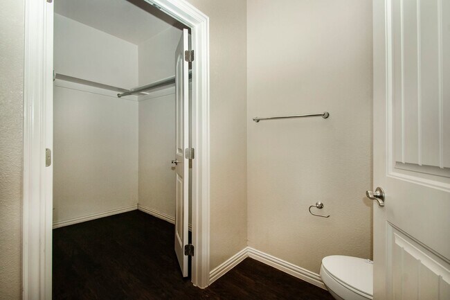 Building Photo - House For Lease in Denison -- 3 Bed/2 Bath