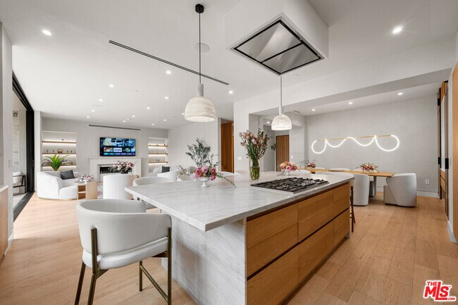 Building Photo - 4740 Sunnyslope Ave