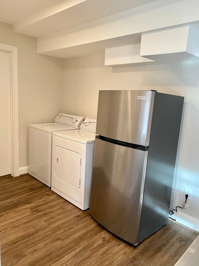 Building Photo - 4904 POWELL RD