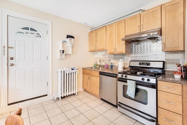 Primary Photo - 285 E Squantum St