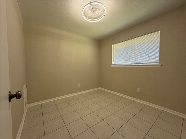 Building Photo - 9227 Vanwood St