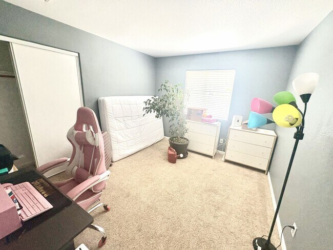 Building Photo - 10960 Woolwich Way