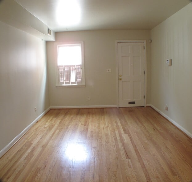 Building Photo - 1028 Patapsco St