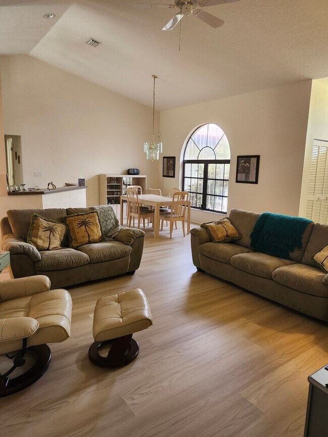 Building Photo - AVAILABLE 2026 SEASON! PORT CHARLOTTE, HEA...
