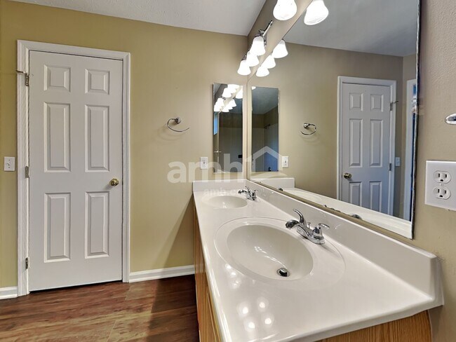 Building Photo - 453 Dakota Run