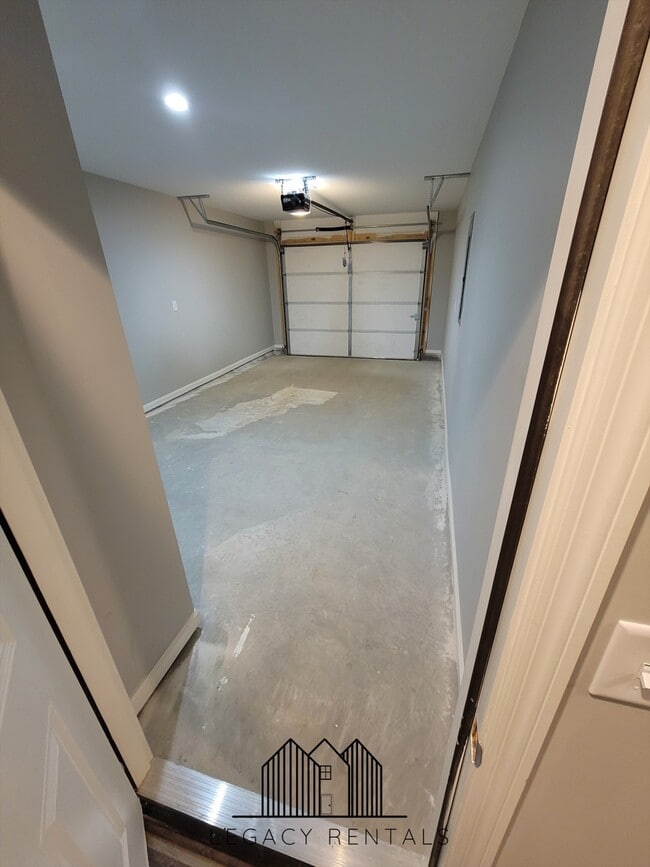 Building Photo - 238 Longwood Ln.