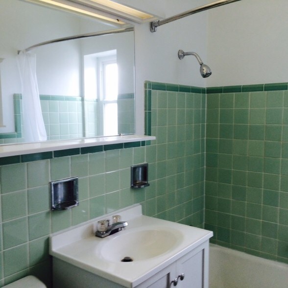 Bathroom - 409 Rohrer St