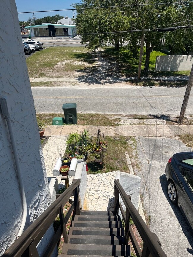 Building Photo - Rent the whole top floor!