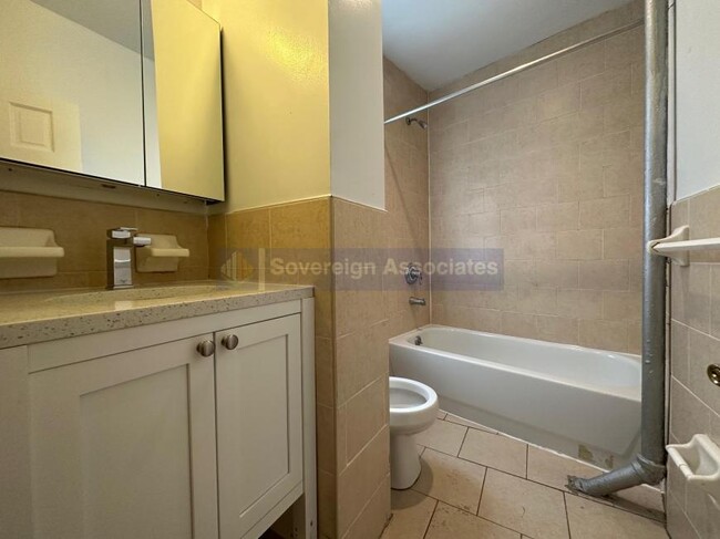 Building Photo - 3 bedroom in New York NY 10033