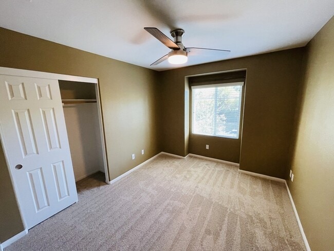 Building Photo - Single Family Residence