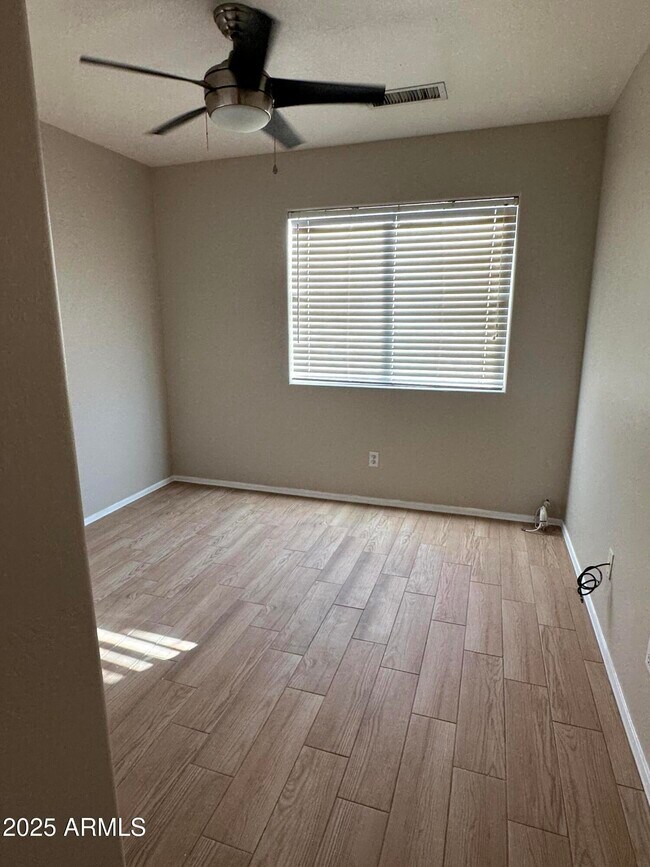 Building Photo - 10971 W Rio Vista Ln