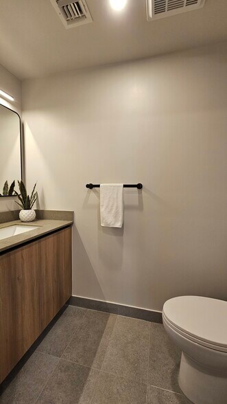 Building Photo - 121 NE 5th St