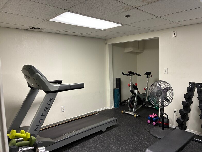 Building Photo - 5143 Bakman Ave