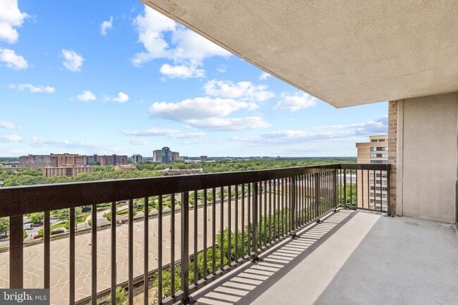 Building Photo - 3709 S George Mason Dr