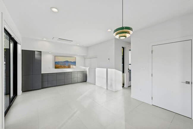 Building Photo - Three 3X3 stand alone townhomes in West Campus!