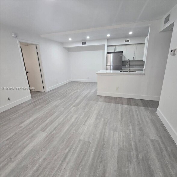 Building Photo - 10020 Winding Lake Rd