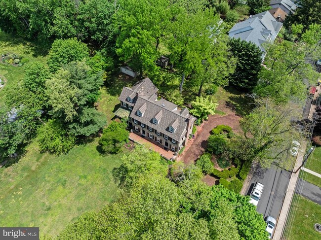 Building Photo - 209 N Bellevue Ave