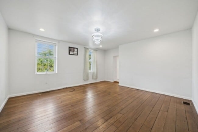 Building Photo - 8113 US-22