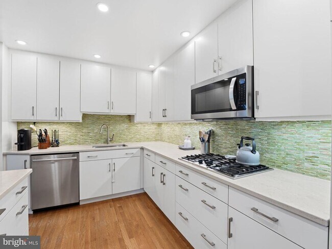 Building Photo - 405 Underhill Pl