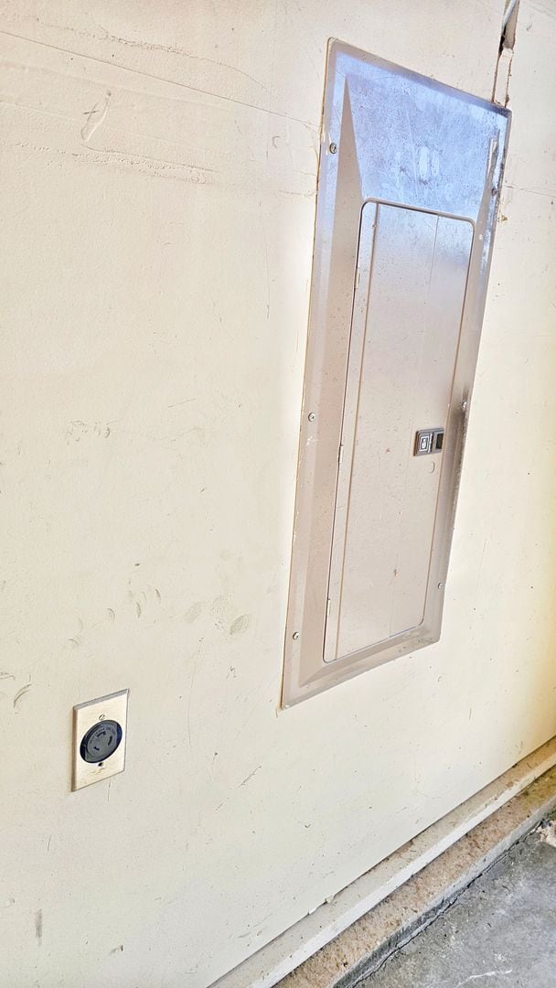 Building Photo - Beautiful 5 bed 2.5 Bath Home in Renton Highlands