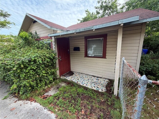 Building Photo - 2430 SW 25th Ter