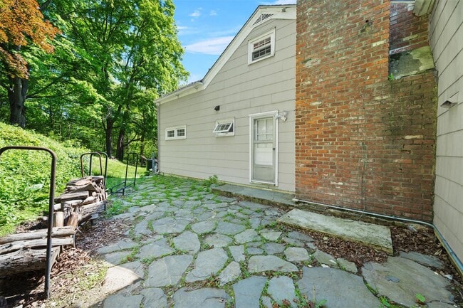 Building Photo - 1290 Lakes
