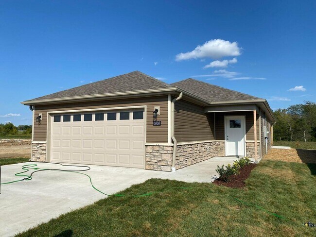 Primary Photo - 6030 S Hummingbird Ln