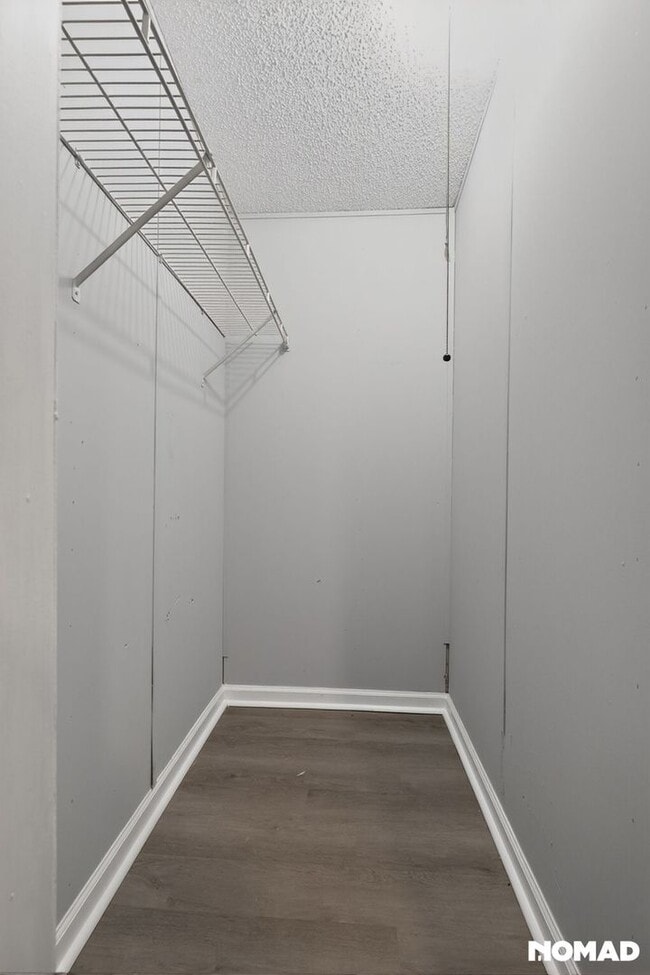 Building Photo - 5431 Pembrooke Dr