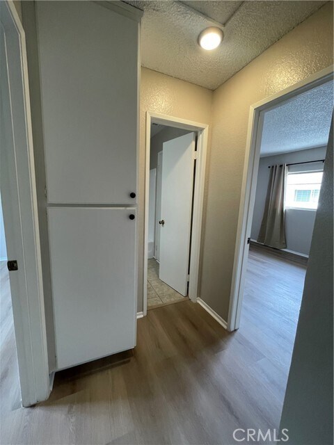 Building Photo - 326 W 9th St