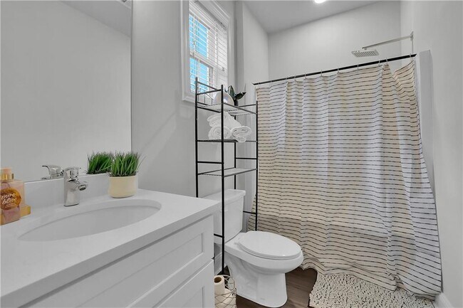 Building Photo - 8026 Linfield Way