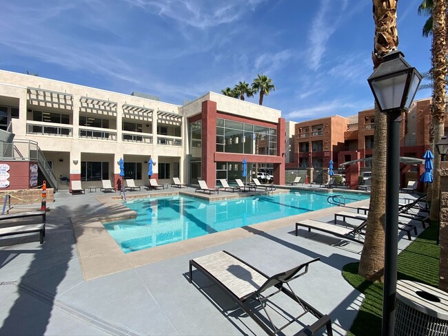 Building Photo - FABULOUS 4TH FLOOR CONDO IN GATED COMMUNIT...