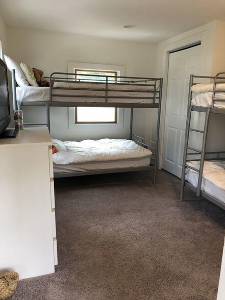 Building Photo - 30 Point Breeze Dr