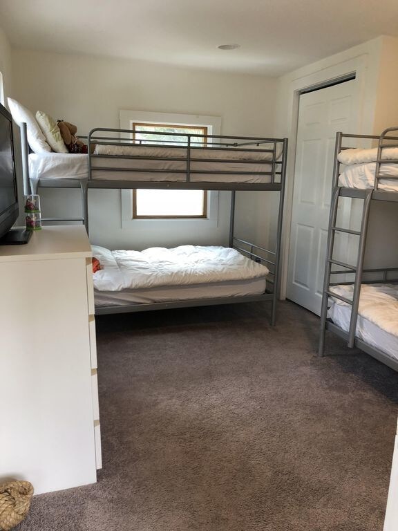 Building Photo - 30 Point Breeze Dr