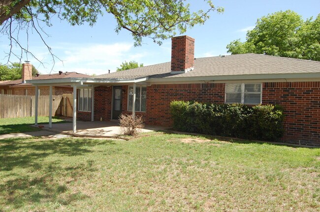 Building Photo - Three Bedroom in Southwest Lubbock - Great Location!