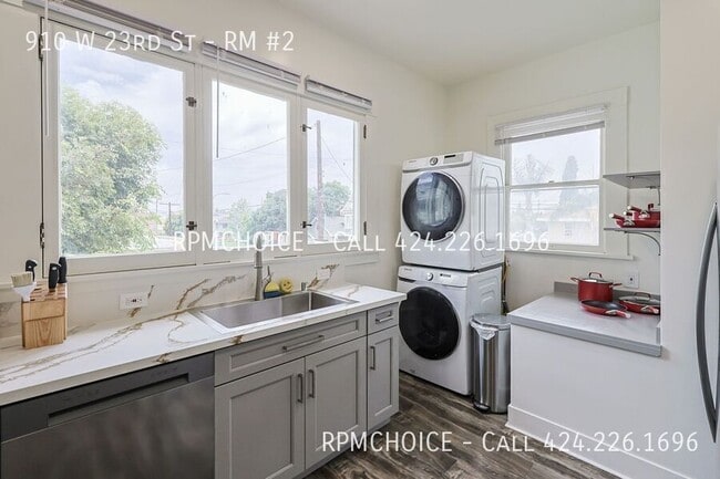 Building Photo - 910 W 23rd St