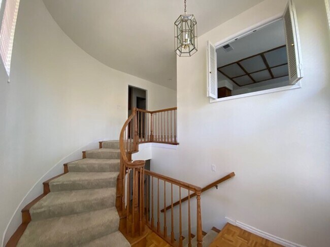 Building Photo - Glen Heights Condo