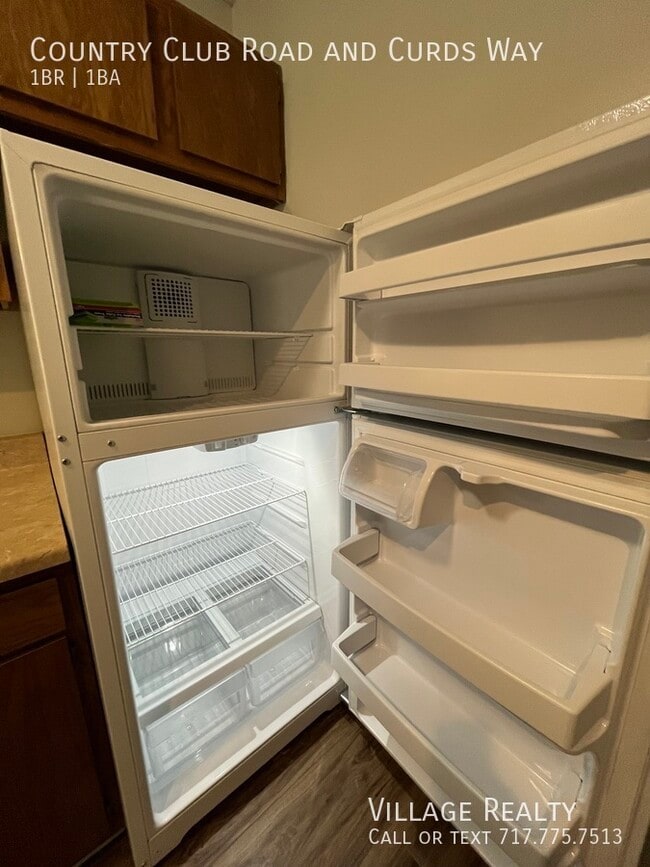 Building Photo - 631 Country Club Rd