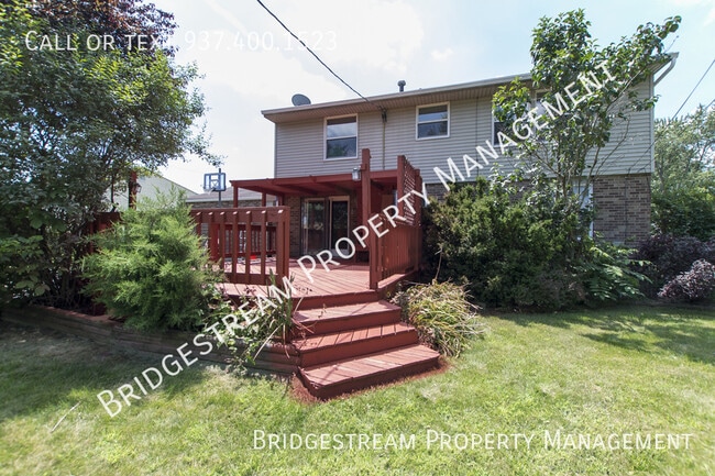 Building Photo - Spacious 4 Bedroom, 2.5 bath two story hom...