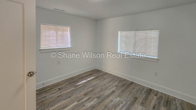 Building Photo - 108 Halsey St