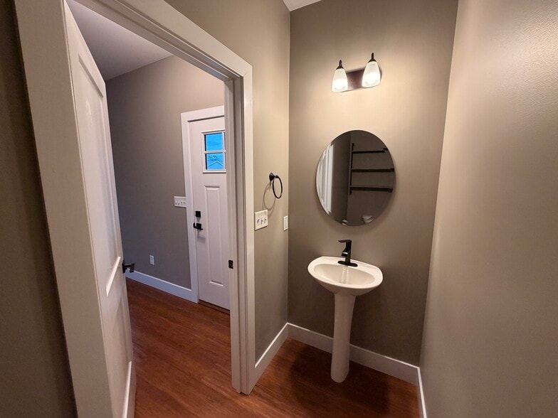 Building Photo - 746 Golden Spring Dr