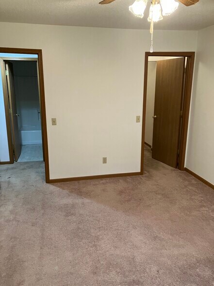 Building Photo - 3180 Cobblestone Ln