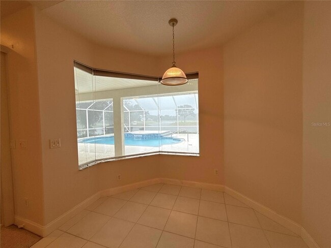 Building Photo - 341 Lake Dr