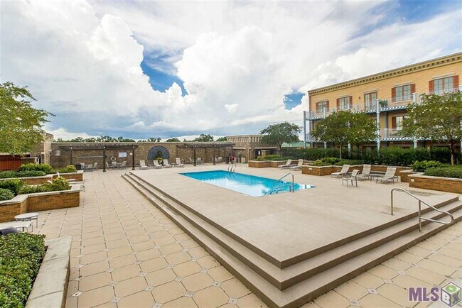 Building Photo - Pristine 1 bedroom, 1 bath in Perkins Rowe