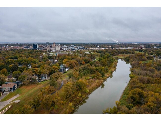 Building Photo - 361 8th Ave S