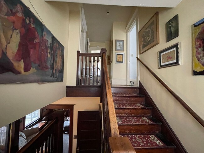Building Photo - 4 Bed Home in Hidden OASIS!