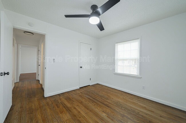 Building Photo - 3704 SW 40th Pl