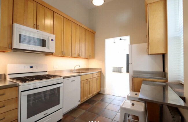 Building Photo - 1318 W Erie St