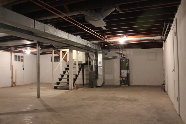 Building Photo - 1018 S Evergreen Ave